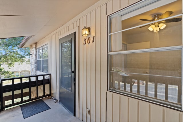 doorway to property with ceiling fan