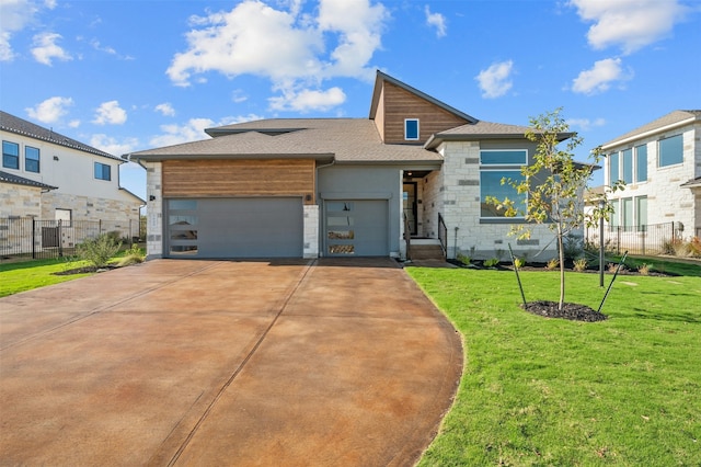 view of front of house featuring a front lawn