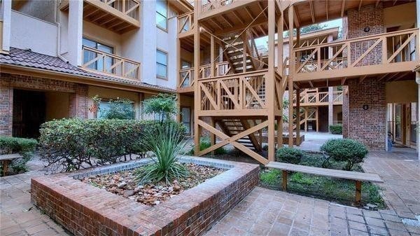 806 W 24th St Unit 214, Austin, TX 78705 - view of patio / terrace