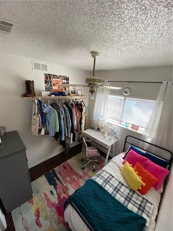 806 W 24th St Unit 214, Austin, TX 78705 - bedroom featuring a textured ceiling and a closet