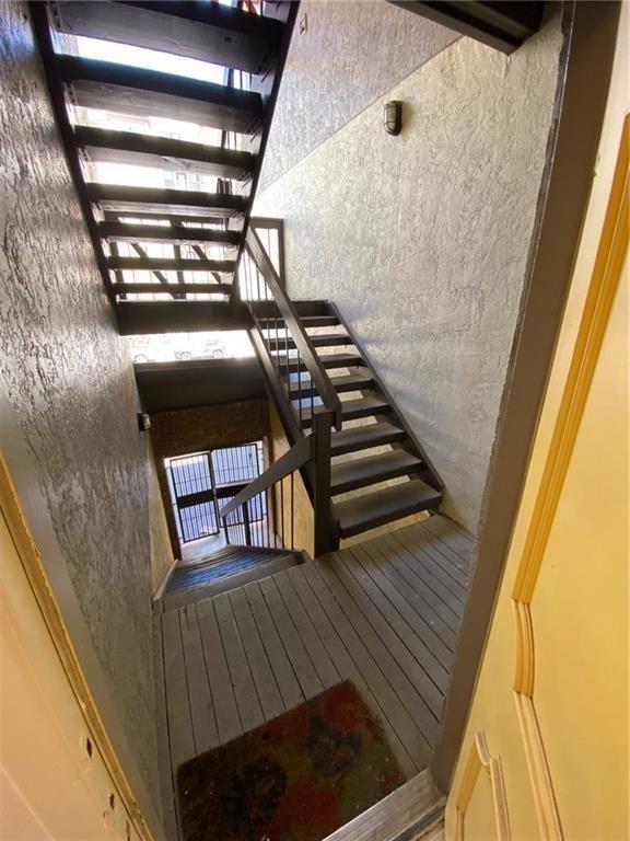 806 W 24th St Unit 214, Austin, TX 78705 - view of staircase