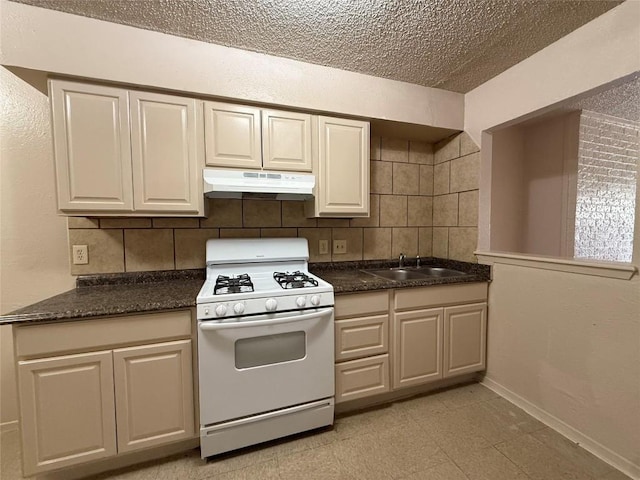 kitchen with sink, backsplash, a textured ceiling, and white gas stove