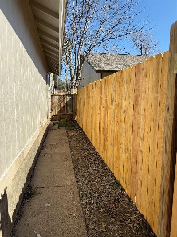 2013 E Stassney Ln, Austin, TX 78744 - photo 9