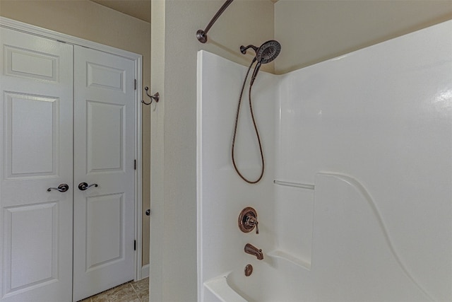 bathroom with shower / washtub combination