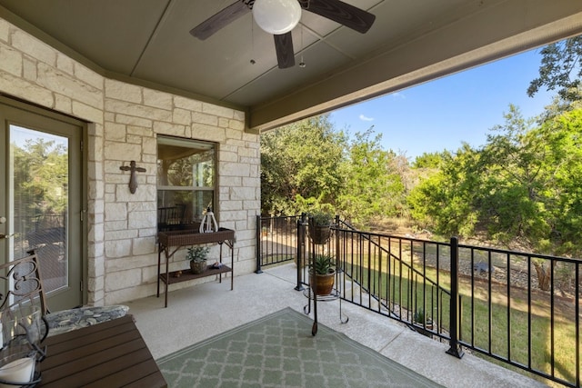 balcony featuring ceiling fan