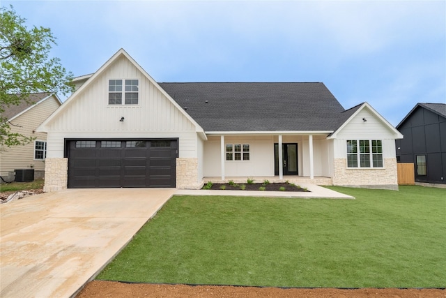 modern inspired farmhouse featuring a front yard