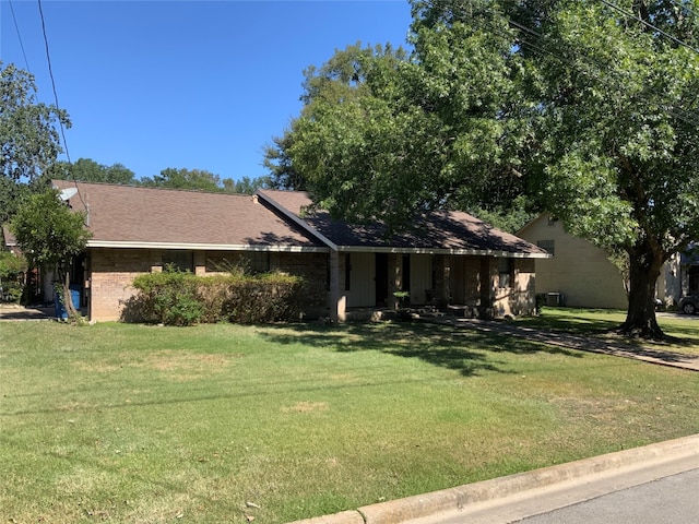 single story home featuring a front lawn