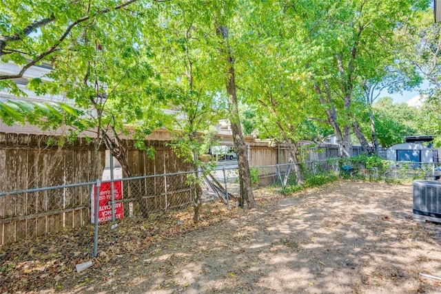 909 Capitol Ct Unit 2, Austin, TX 78756 - view of yard