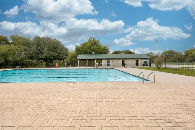 view of swimming pool