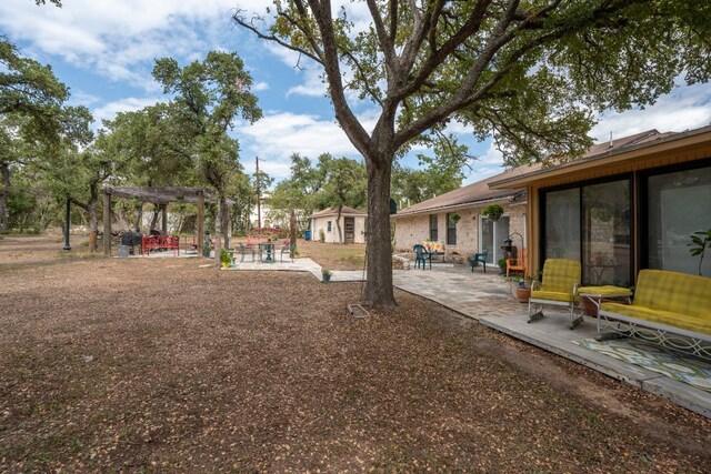 view of yard featuring a patio