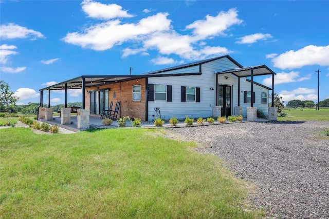 view of front of home featuring a front lawn and a patio