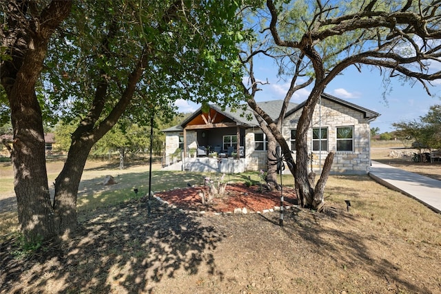 view of front of house featuring a front yard