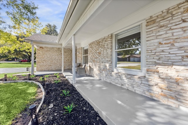 doorway to property with covered porch