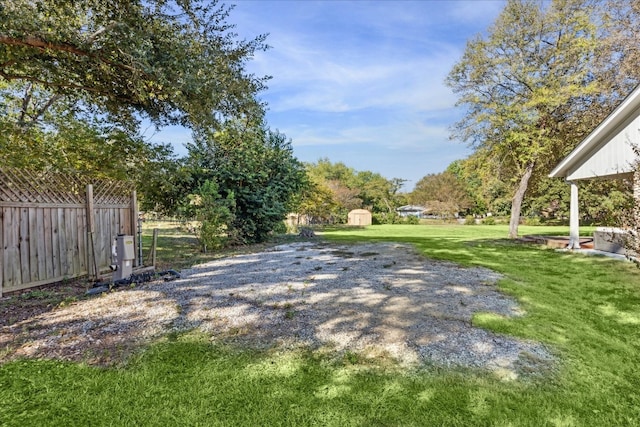 view of yard with a shed