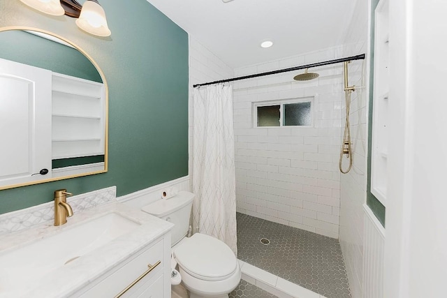 bathroom featuring a shower with curtain, vanity, and toilet