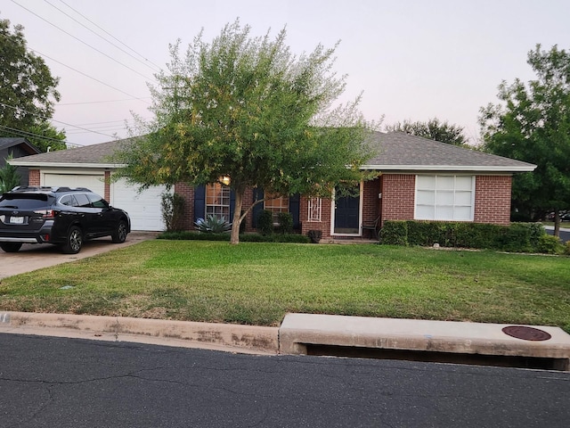 view of front of house featuring a garage and a front yard