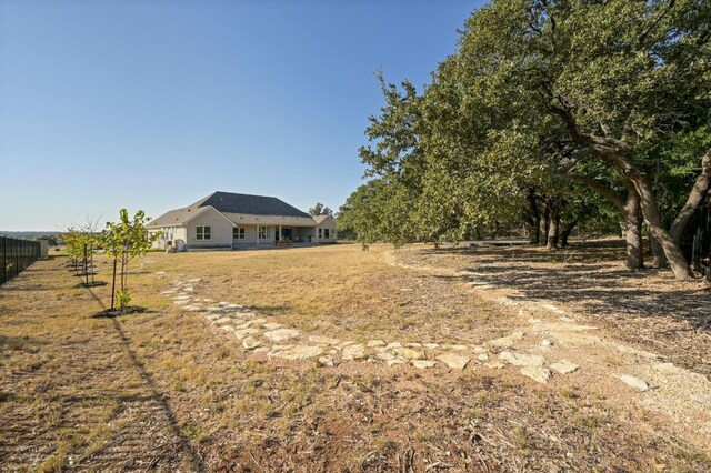 view of yard featuring a rural view