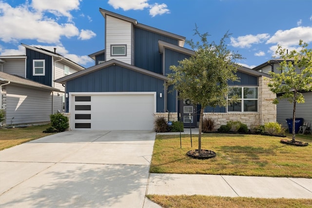 view of front facade featuring a front yard and a garage