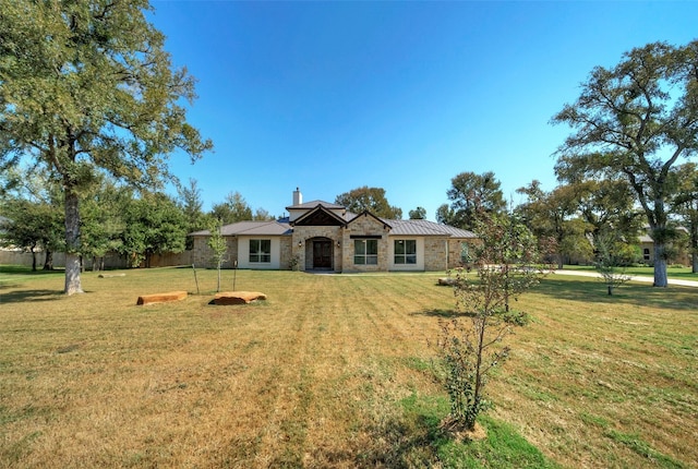 view of front of property with a front yard