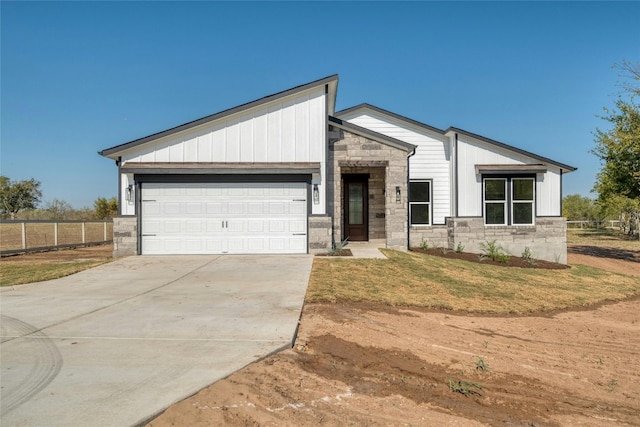 view of front facade featuring a front lawn and a garage