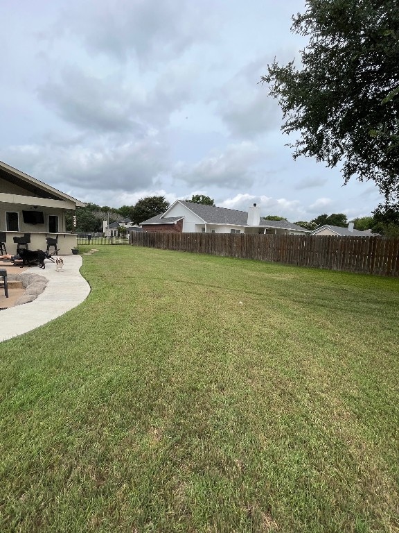 view of yard featuring a patio