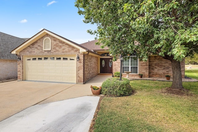 view of front of property featuring a front lawn and a garage