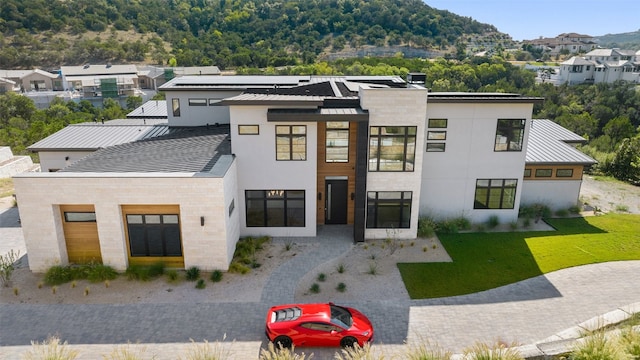 view of front of house with a front lawn