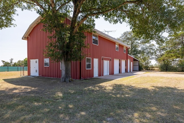 view of outdoor structure featuring a yard