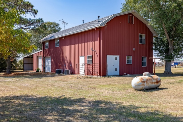 view of outdoor structure with a garage and a lawn