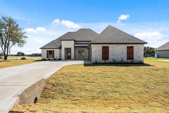 view of front of home with a front lawn