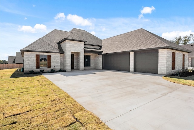 view of front of home featuring a front lawn and a garage