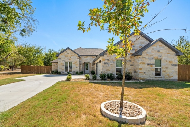 view of front facade with a front yard