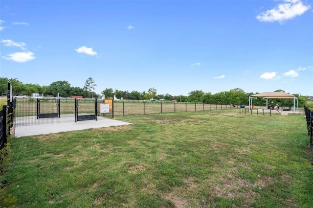 view of yard with a rural view