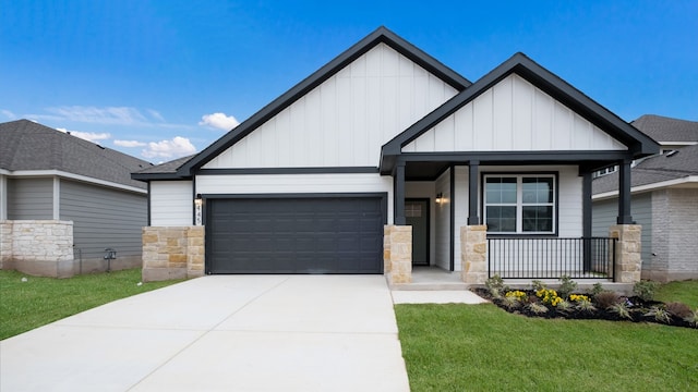 view of front of home featuring a front lawn and a garage