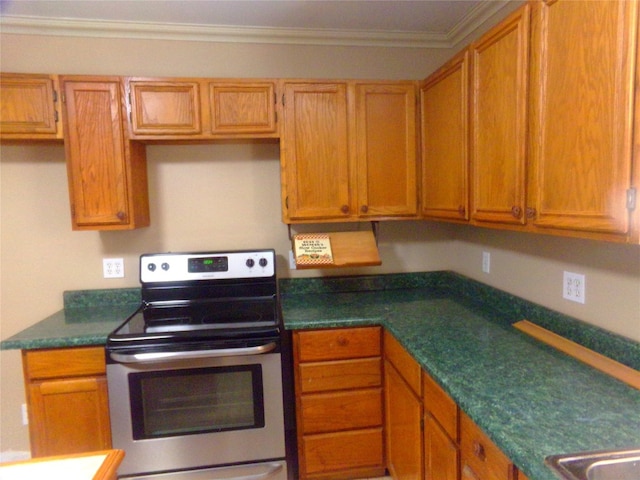 kitchen featuring electric stove and crown molding