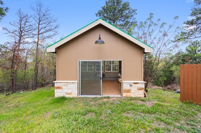 view of outdoor structure with a yard