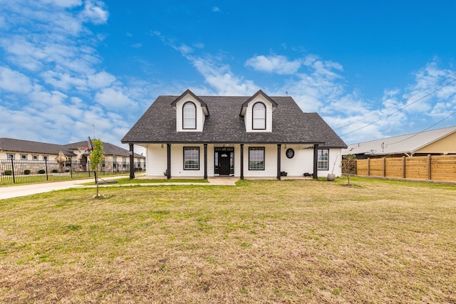 view of front of house featuring a front lawn