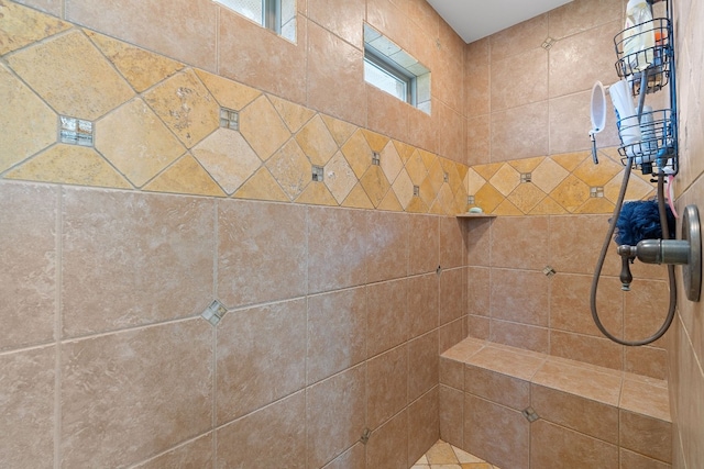 room details featuring tiled shower