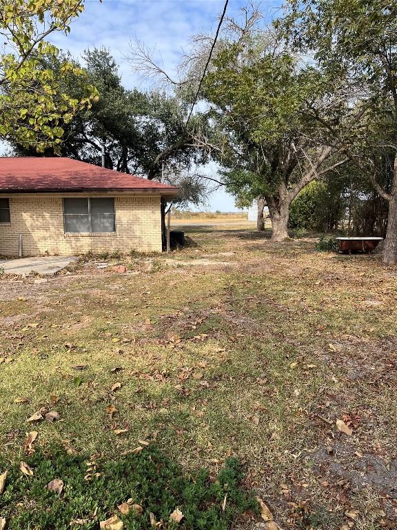 1133 W Bell St, Bartlett, TX 76511 - view of yard