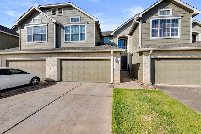 view of front property featuring a garage