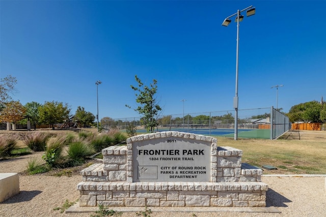 community sign with a yard