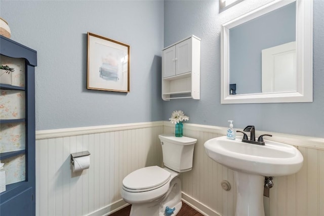 bathroom featuring sink and toilet