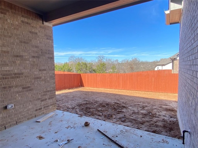 view of yard featuring a patio area