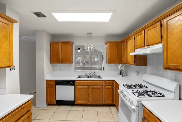 kitchen with sink, light tile patterned floors, a chandelier, white appliances, and tasteful backsplash