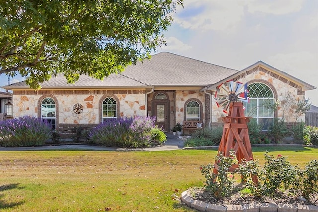 view of front of house with a front lawn