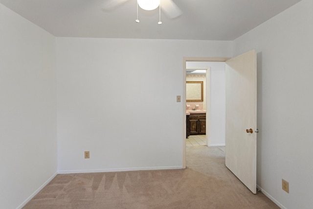 carpeted empty room featuring ceiling fan