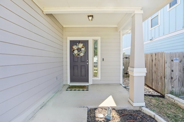 property entrance featuring a porch