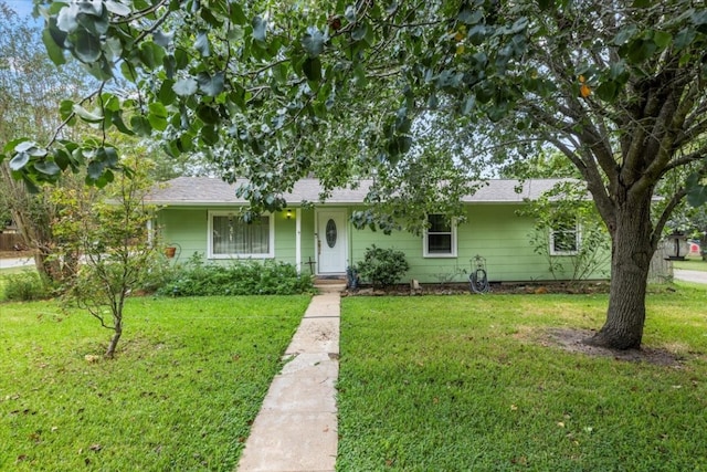 single story home featuring a front lawn