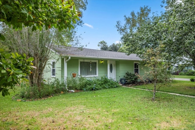 single story home featuring a front yard