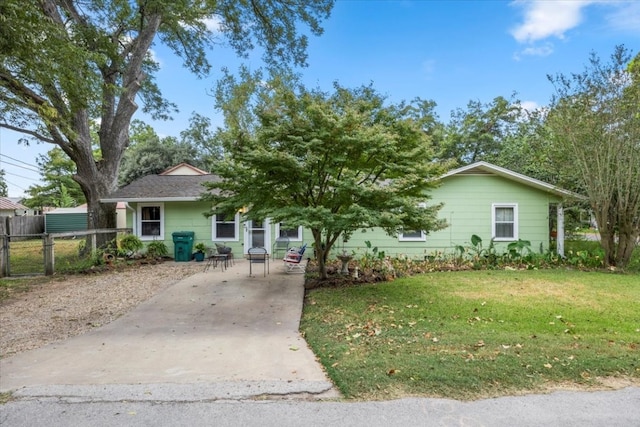 view of front facade featuring a front yard